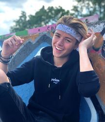 Happy Smiling Boys Twink Tube 6155fb3c54764.jpg