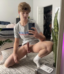 Random boys hard cocks boys gay porn selfies 62d90ee0ef4e5.png
