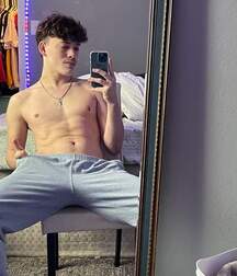 Random boys hard cocks boys gay porn selfies 62d9127ed283d.jpg