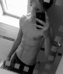 Random boys hard cocks boys gay porn selfies 62d912bad99d3.jpg