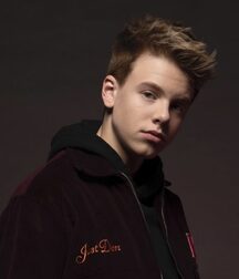 Carson Lueders 60c86ec3b92db.jpg