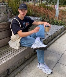 Sneaker Paradise Best Twink Tube 60cf97886a443.jpg