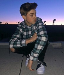 Sneaker Paradise Best Twink Tube 60cf978e6b8a3.jpg