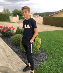 Sneaker Paradise Best Twink Tube 60cf979b2b10a.jpg