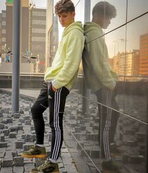 Sneaker Paradise Best Twink Tube 60cf979d19106.jpg