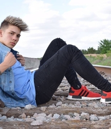 Sneaker Paradise Best Twink Tube 60cf97cb3e694.jpg