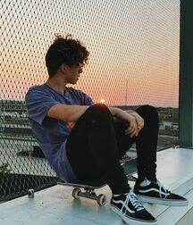 Sneaker Paradise Best Twink Tube 60cf97e13f306.jpg