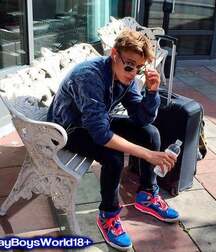 Sneaker Paradise Twink Tube Sporty 60dd0b222d510.jpg