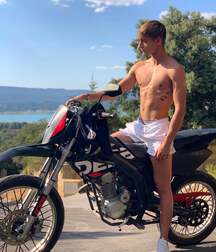 Sneaker Paradise Twink Tube Sporty 60dd0b286594f.jpg