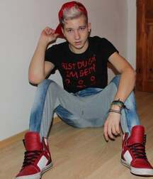 Sneaker Paradise Twink Tube Sporty 60dd0b2db5a4a.jpg