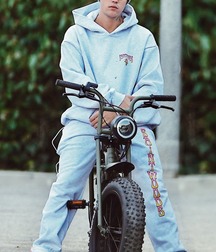 Sneaker Paradise Twink Tube Sporty 60dd0b3ae7f6f.jpg