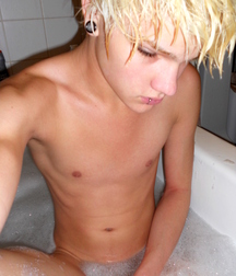 Bathtub Buddies Gay Tube 6097569eca8cf.jpg