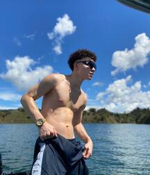 boys shirtless tubes gays solo 60e1c174cee83.jpg