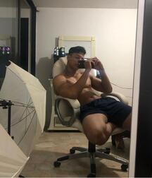 boys shirtless tubes gays solo 60e1c1ab204aa.jpg