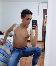 boys shirtless tubes gays solo 60e1c2092d62e.jpg