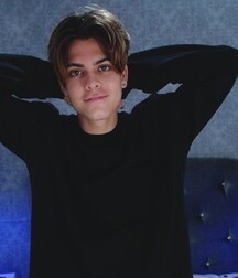 handsome solo gay guy tube cute 6248b0194cb9f.jpg