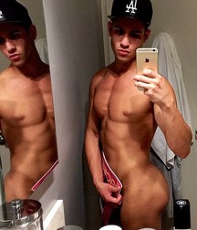 see my selfie stick 56d04af236668.jpg