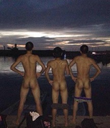 mooning 56e2ca704b359.jpg