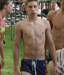 who wears short shorts 56ffdf4533da0.jpg