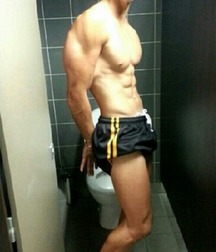 who wears short shorts 56ffdf47ae23d.jpg