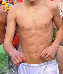 who wears short shorts 56ffdf4b63d4c.jpg