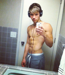 twinks in the mirror 570cf9cbec2bb.jpg