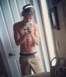 twinks in the mirror 570cf9cec552c.jpg