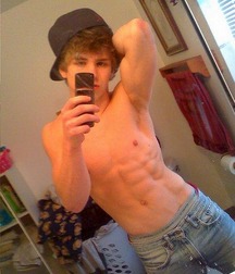 twinks in the mirror 570cf9d076ea0.jpg