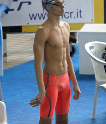 crotch watch 5726a3e15aa2b.jpg