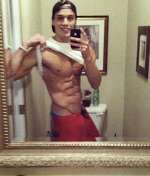 selfie shirtlifting 5730a71bcec4c.jpg