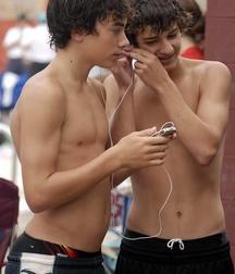 barechested bros 57368892226e7.jpg