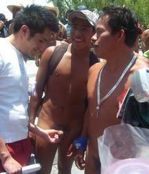 stroking a friend 5745a7f2ca573.jpg