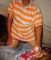 stroking a friend 5745a7f6daa42.jpg