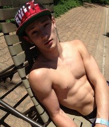 topless twinks three 5763e9bc92fde.jpg