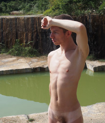 naked 5763e9e6dd805.jpg