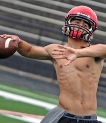 shirtless athletes 5790e9d4e5ec4.jpg