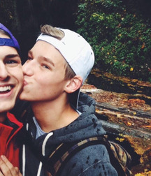 affectionate twinks 5986028a9b32a.jpg