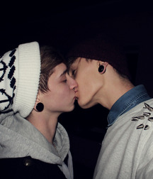 affectionate twinks 5986028e67fa9.jpg