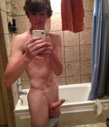 his own selfie stick 599af8632bfed.jpg