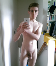 his own selfie stick 599af86dc8bef.jpg