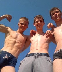 bonding with friends 59a4bf114e070.jpg