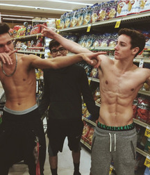 shirtless hotties 59a8a64b56699.jpg