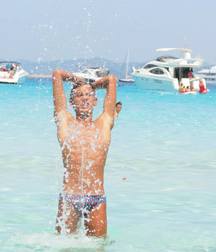 neato in speedos 59b6cb74dbd8f.jpg