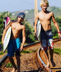 golden haired boys 59b75f10b74c8.jpg