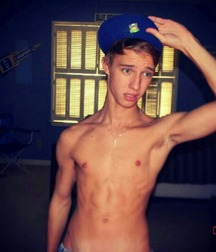 shirtless with caps 59d3b1915e945.jpg