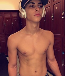 shirtless with caps 59d3b197ae72b.jpg