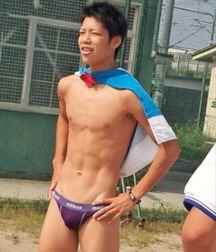asians with friends 59d8ccc662b91.jpg