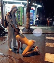 on his knees 2 5a04ea15c946b.jpg