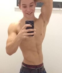 selfie shirtless 5a0f13571c663.jpg