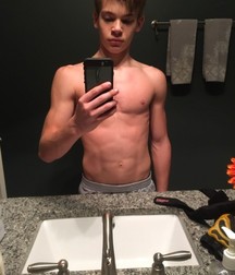 selfie shirtless 5a0f1361564f8.jpg